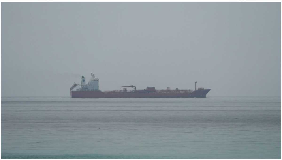 Căng thẳng leo thang ở eo biển Hormuz liên quan đến thu phí tàu qua đây (ảnh Reuters)