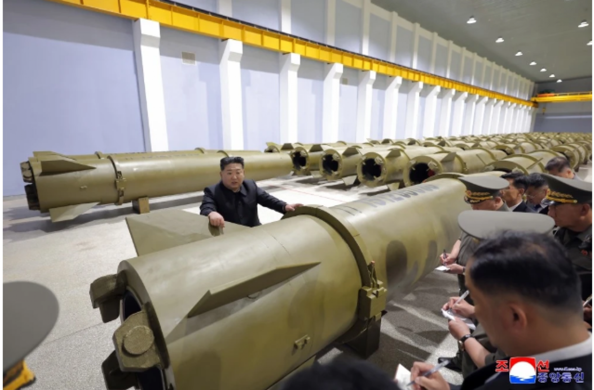 Nhà lãnh đạo Kim Jong Un thị sát doanh nghiệp sản xuất vũ khí quan trọng của Triều Tiên. Ảnh: KCNA