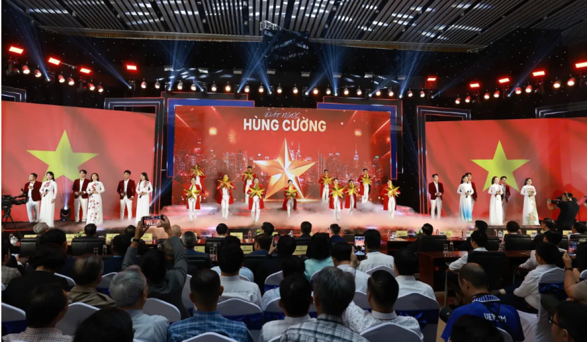 Sự kiện diễn ra tại TP. Hải Phòng vào tối 21/6, vinh danh các tác phẩm báo chí tiêu biểu và đánh dấu hành trình 20 năm giải thưởng đồng hành cùng đất nước.