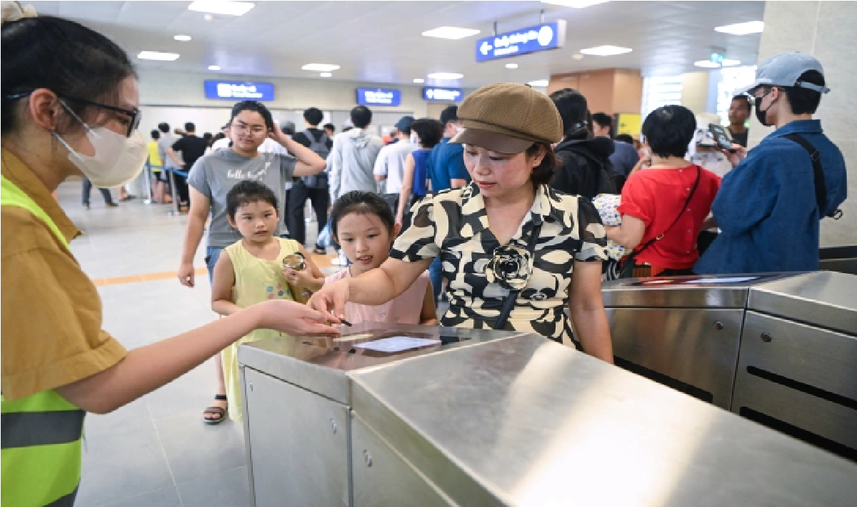 Hà Nội lựa chọn giao thông công cộng là một trong những lĩnh vực tiên phong trong chuyển đổi số.