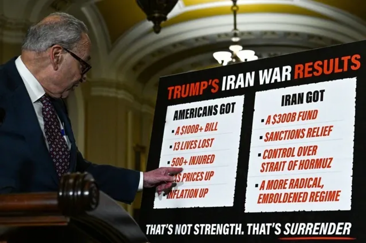 Lãnh đạo đảng Dân chủ tại Thượng viện Chuck Schumer họp báo trong ngày 23.6 về cuộc xung đột với Iran. ẢNH: REUTERS