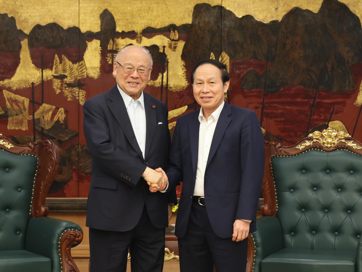 Phó Thủ tướng Lê Tiến Châu tiếp ông Takebe Tsutomu, Cố vấn đặc biệt Liên minh Nghị sĩ hữu nghị Nhật Bản-Việt Nam - Ảnh: VGP
