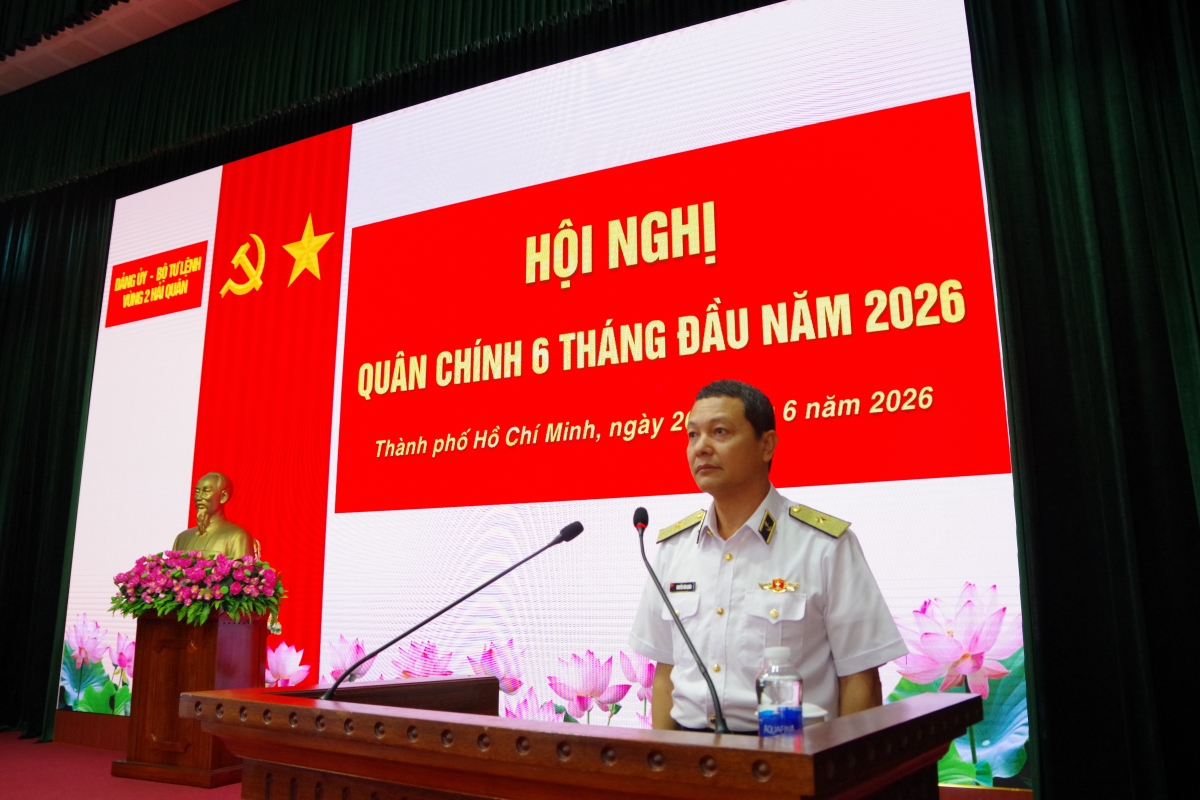 Chuẩn Đô đốc Nguyễn Văn Quán, Tư lệnh Vùng 2 Hải quân phát biểu khai mạc hội nghị