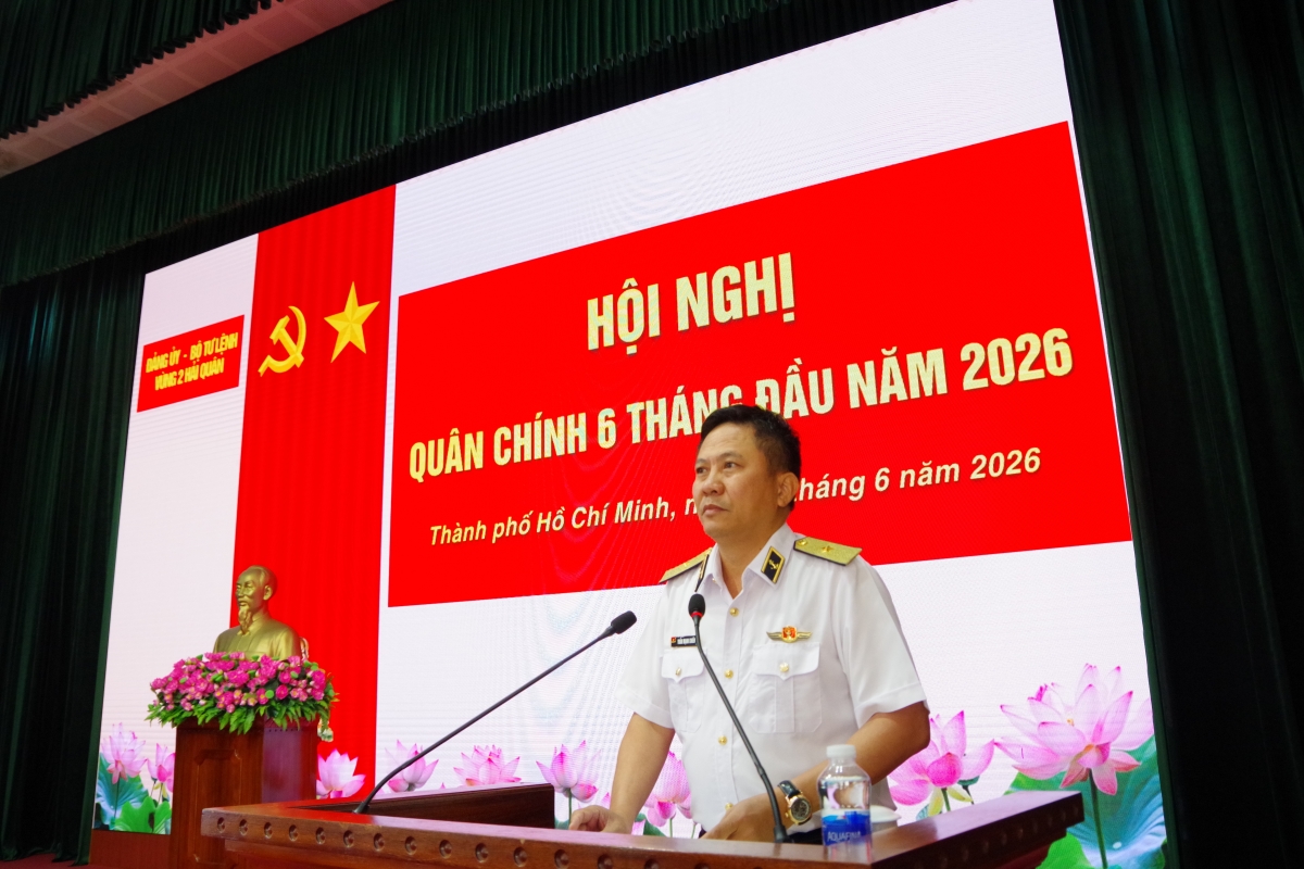 Chuẩn Đô đốc Trần Mạnh Chiến, Bí thư Đảng ủy, Chính ủy Vùng quán triệt Nghị quyết lãnh đạo thực hiện nhiệm vụ 6 tháng cuối năm 2026 của Đảng ủy Vùng