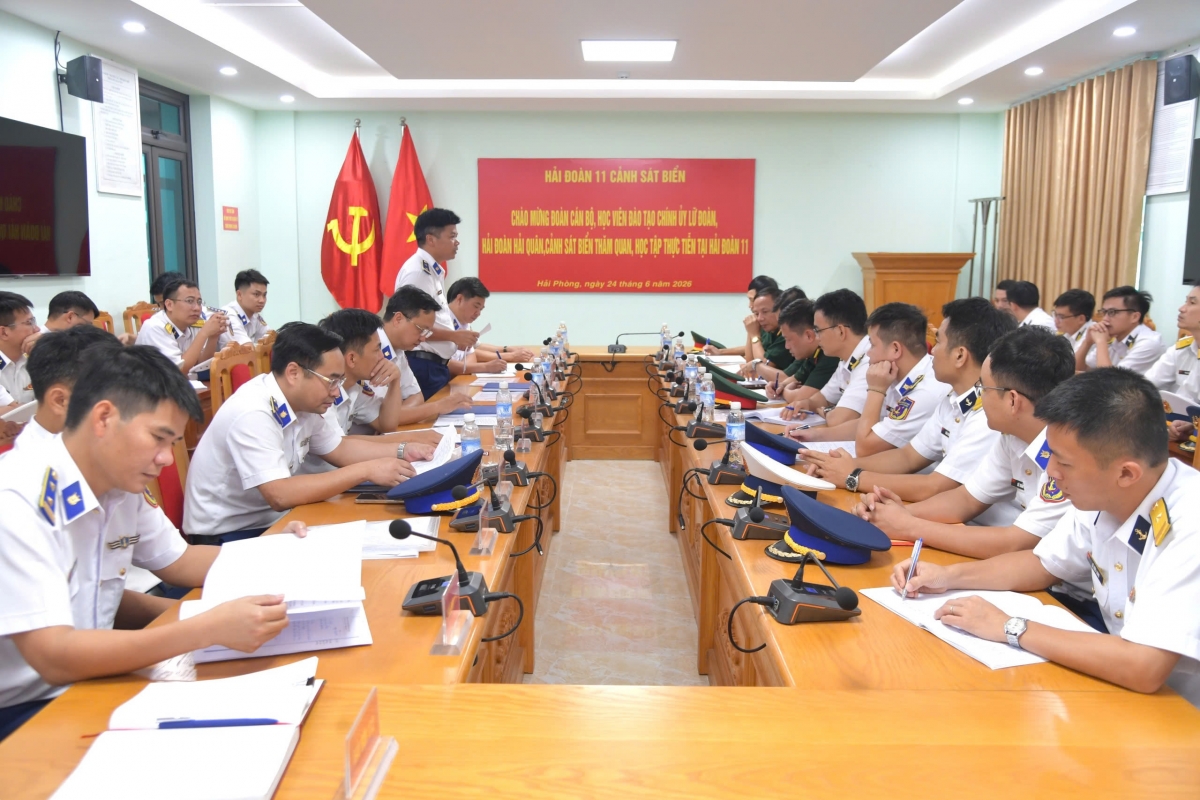 Đoàn cán bộ, giảng viên và học viên Học viện Chính trị tham quan, nghiên cứu thực tế tại Hải đoàn 11