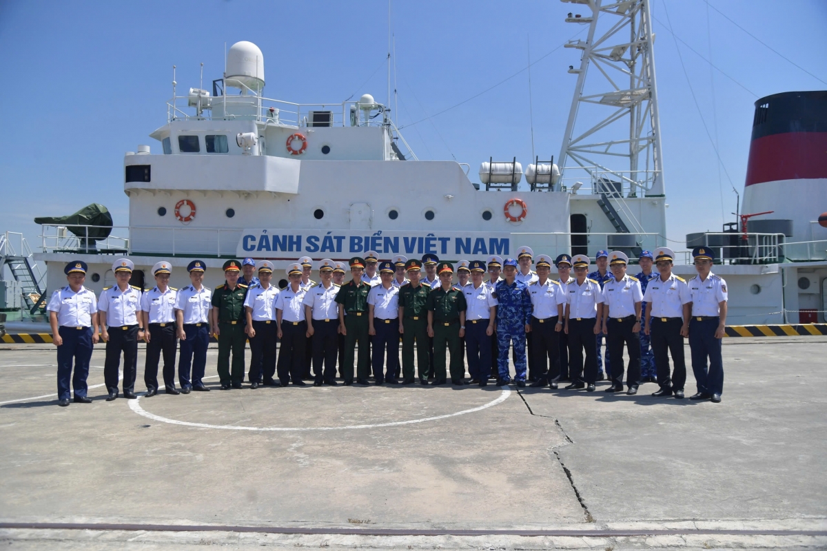 Đoàn cán bộ, giảng viên và học viên Học viện Chính trị tham quan, nghiên cứu thực tế tại Hải đoàn 11