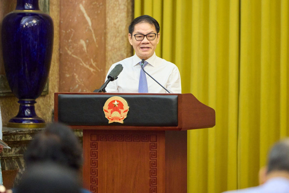 Ông Trần Bá Dương phát biểu tại buổi gặp mặt.