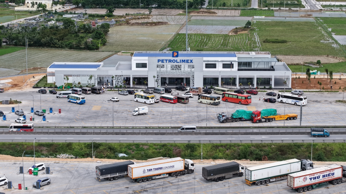Cặp trạm dừng nghỉ Petrolimex Thanh Hóa thu hút đông đảo hành khách và phương tiện sử dụng dịch vụ 