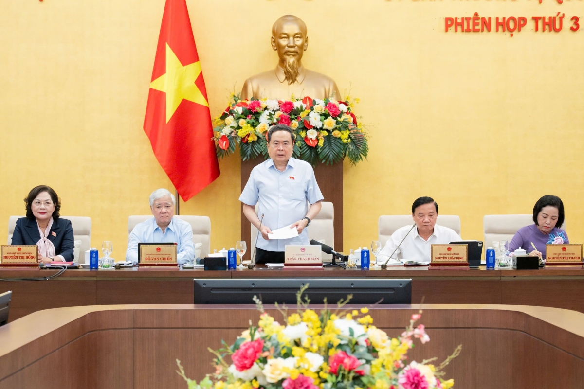 Chủ tịch Quốc hội Trần Thanh Mẫn chủ trì Phiên họp thứ 3 của UBTVQH.