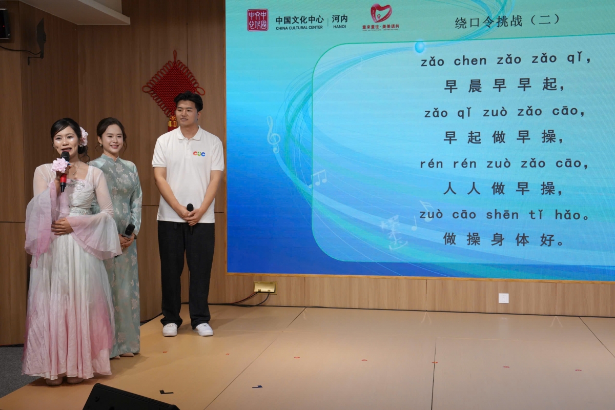 Sôi nổi, hấp dẫn cuộc thi lồng tiếng, đọc thơ, trình diễn nói nhanh bằng tiếng Trung.