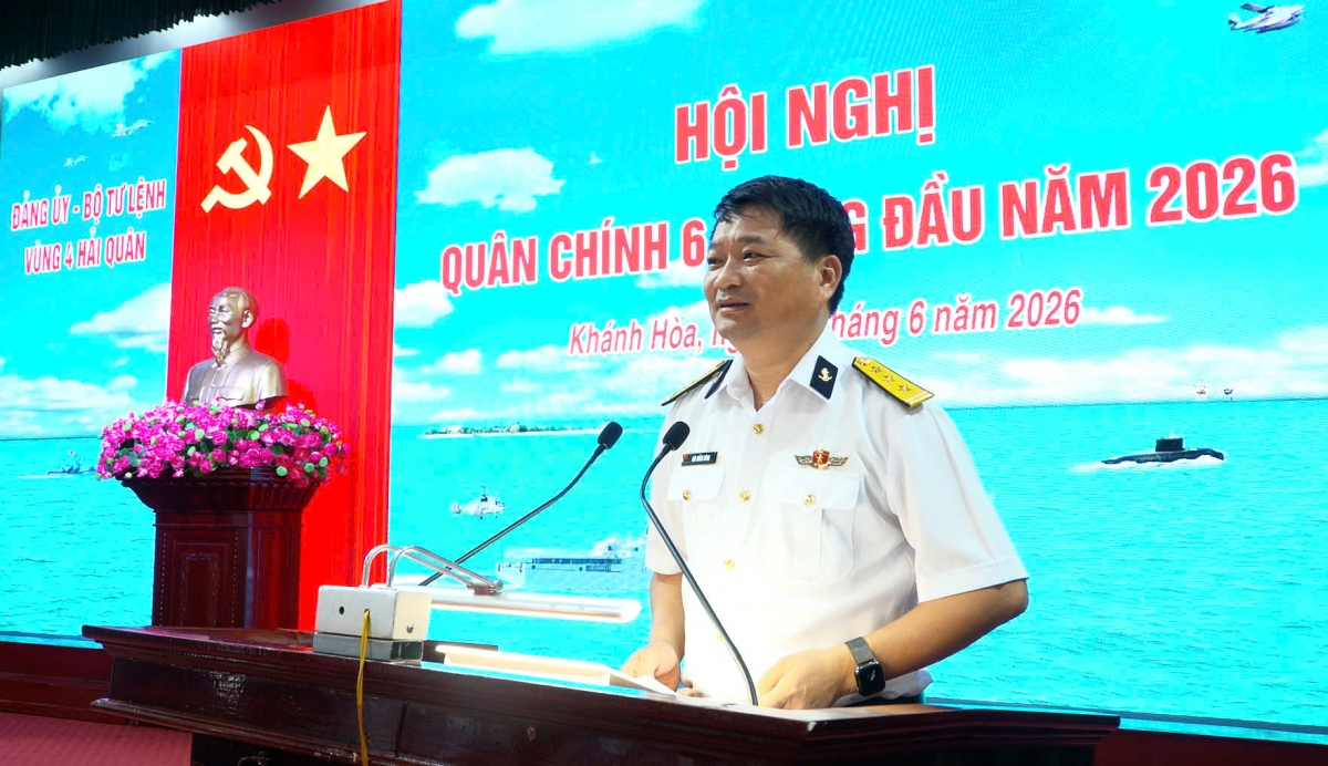 Thượng tá Bùi Xuân Bình, Bí thư Đảng ủy, Chính ủy Vùng quán triệt Nghị quyết