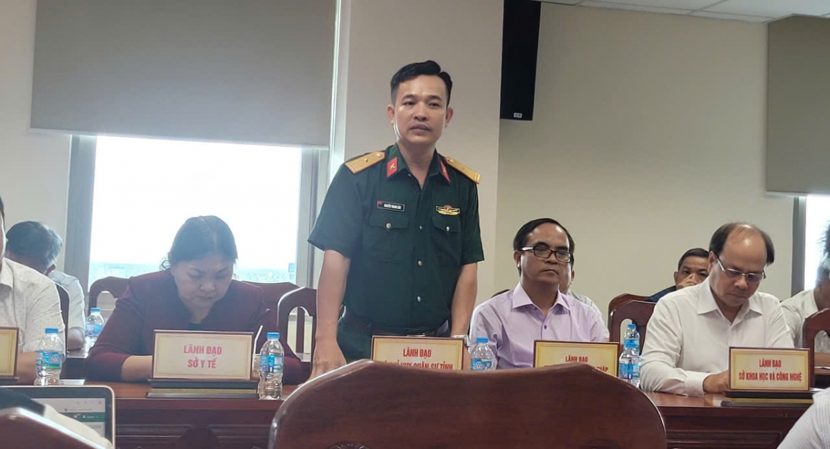 Đại diện Bộ Chỉ huy quân sự tỉnh Đồng Tháp thông tin về việc lấy mẫu ADN xác định danh tính liệt