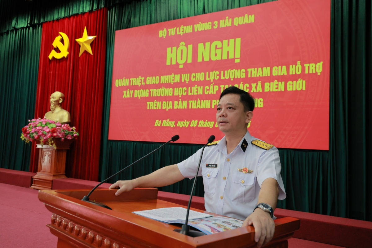 Đại tá Phạm Anh Tuấn phát biểu giao nhiệm vụ