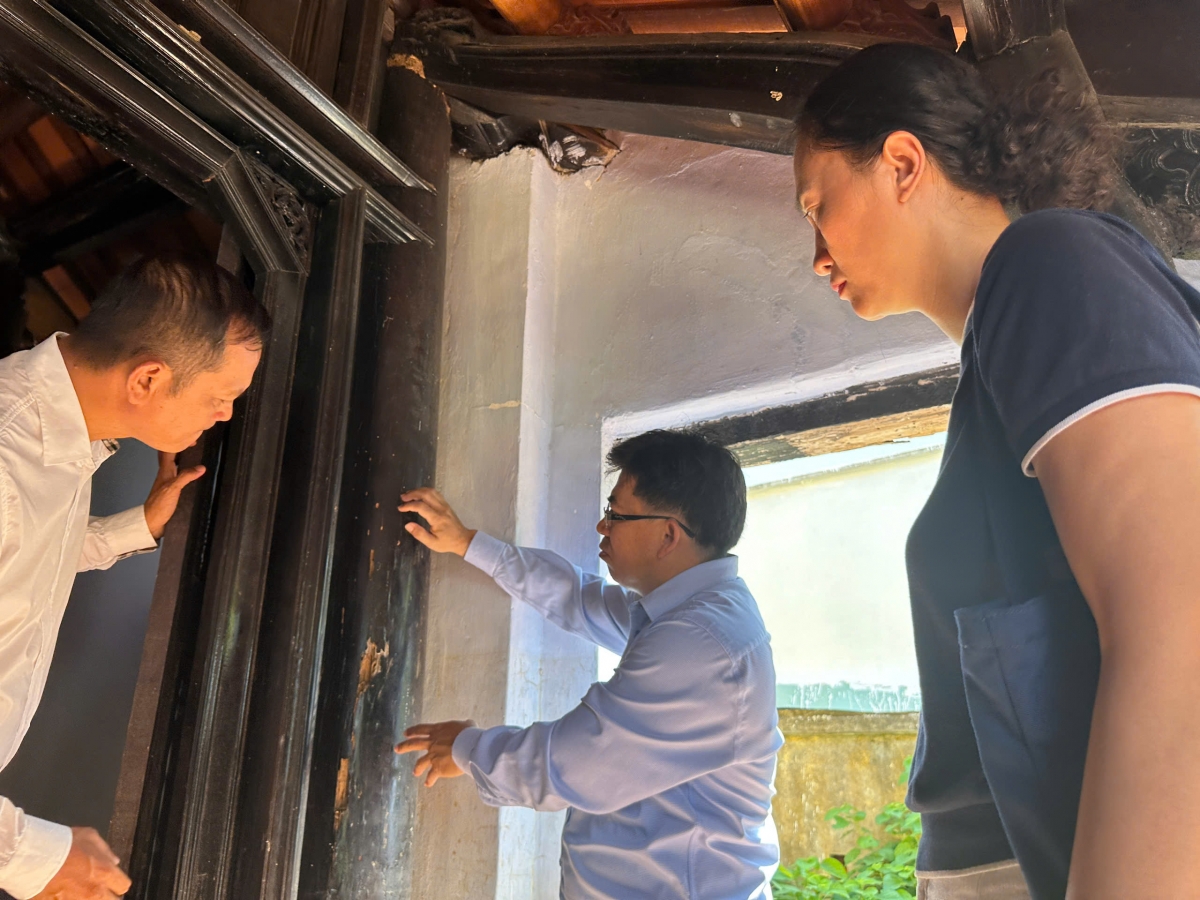 Di tích kiến trúc nghệ thuật Lẫm Phú Lâm, tỉnh Đắk Lắk bị mối mọt ăn rỗng các trụ cột gỗ.