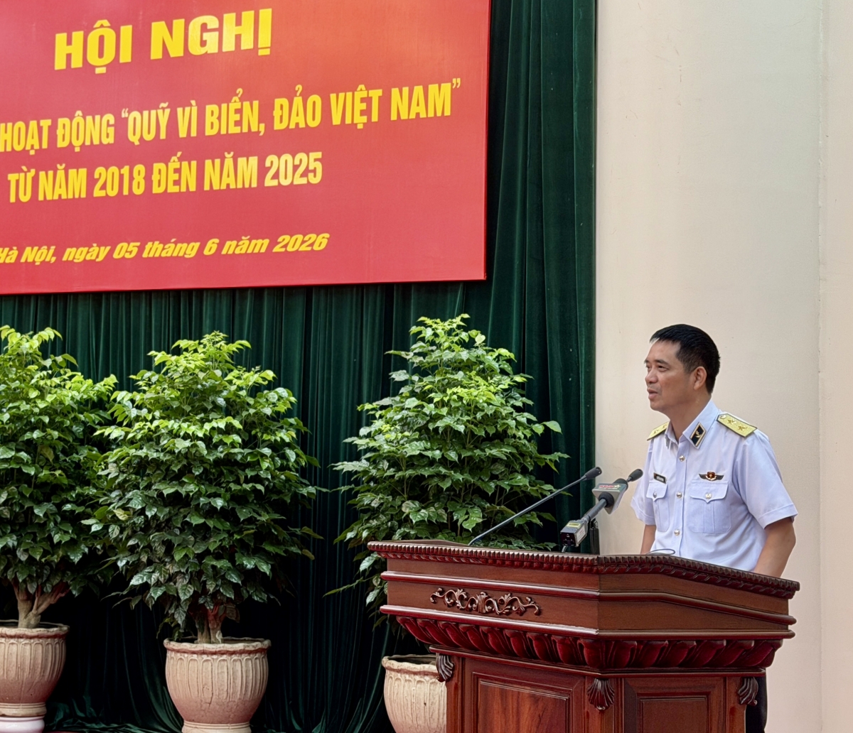 Phó Đô đốc Nguyễn An Phong – Chính ủy Quân chủng Hải quân phát biểu tại Hội nghị