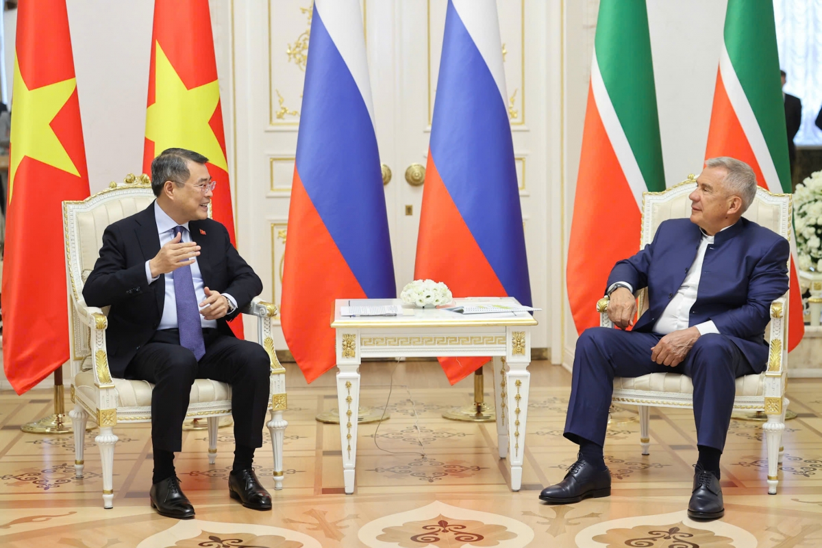 Thủ tướng Chính phủ Lê Minh Hưng và Người đứng đầu Cộng hòa Tatarstan Rustam Minnikhanov tại cuộc gặp
