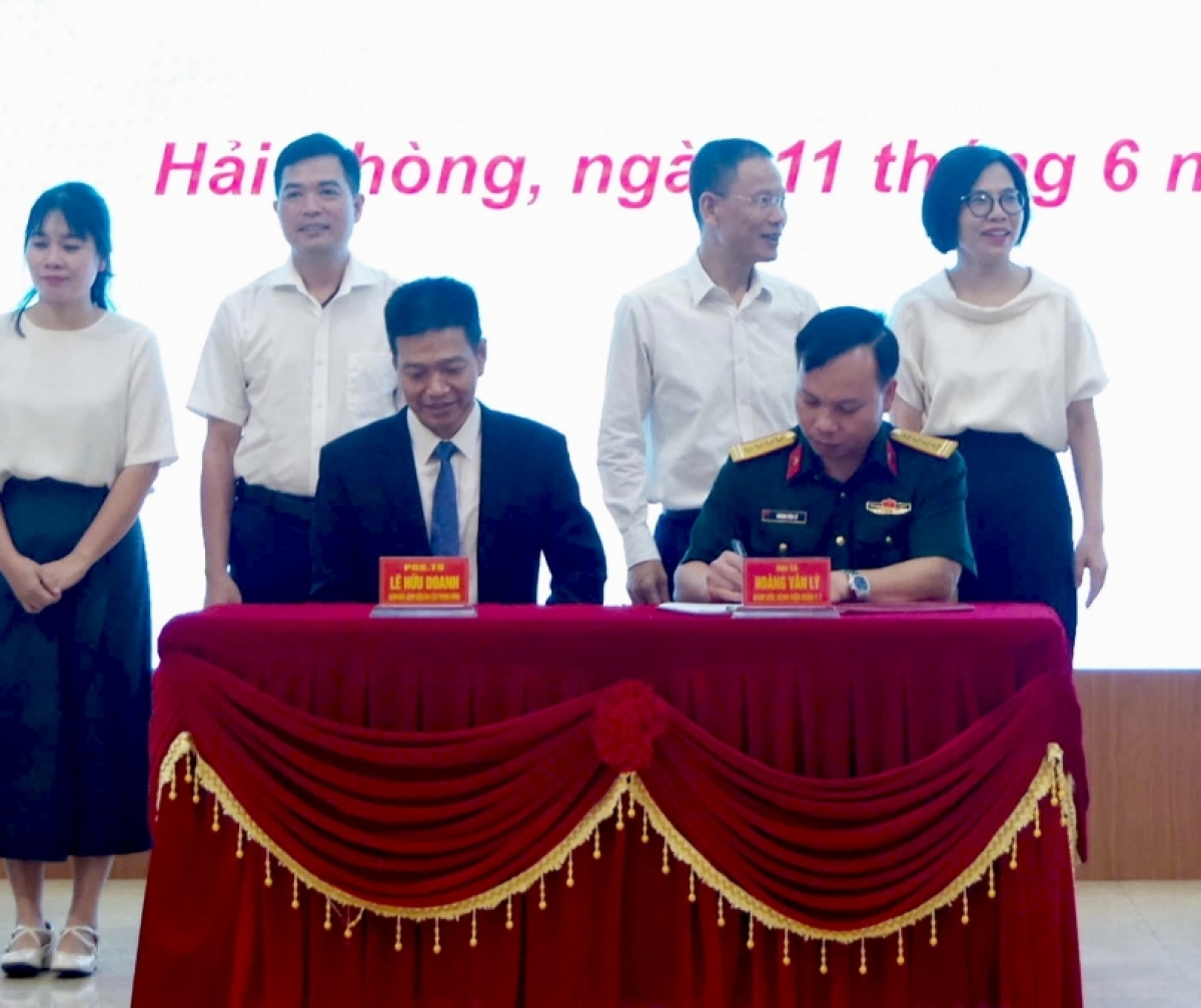 Lãnh đạo 2 đơn vị ký kết “Bản ghi nhớ thỏa thuận hợp tác đào tạo và hỗ trợ chuyên môn”
