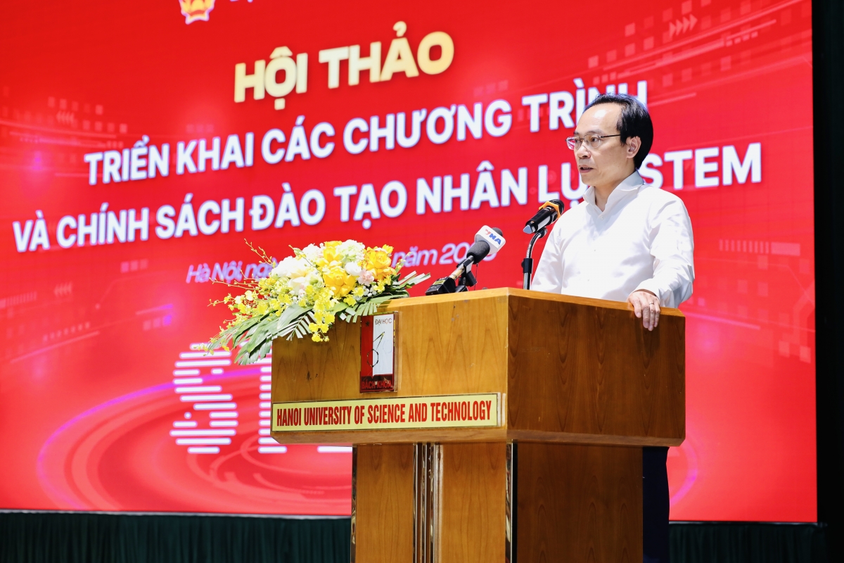 Bộ trưởng Bộ Giáo dục và Đào tạo Hoàng Minh Sơn phát biểu tại hội thảo_Ảnh MOET