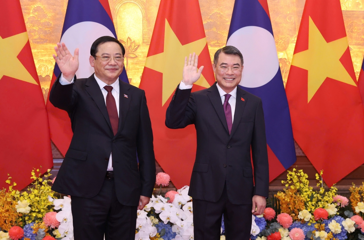 Thủ tướng Lê Minh Hưng chủ trì lễ đón Thủ tướng Lào Sonexay Siphandone