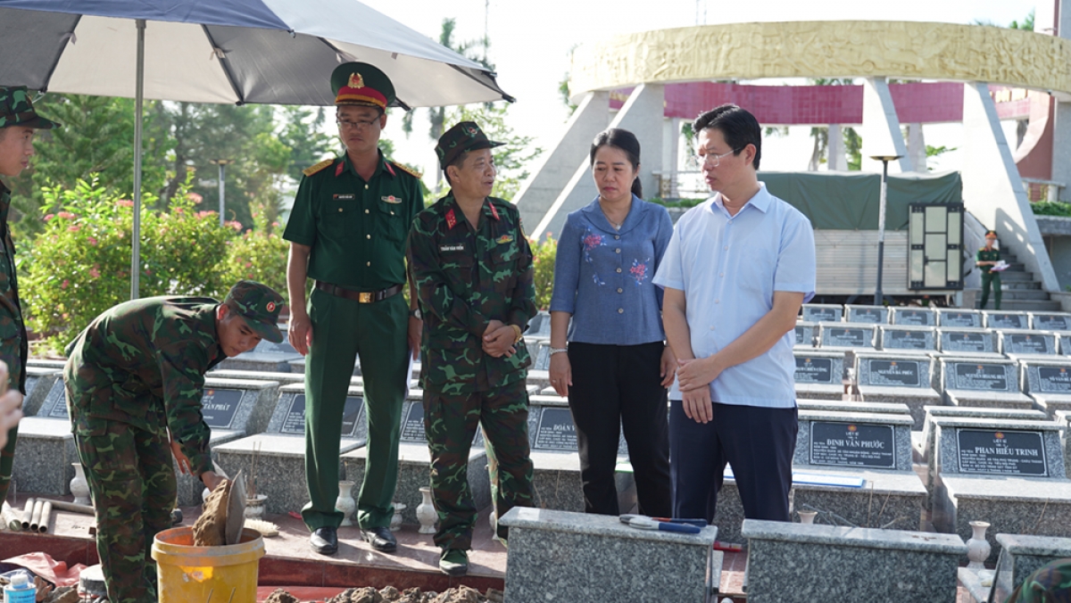 Lãnh đạo tỉnh Đồng Tháp thăm hỏi, động viên lực lượng làm nhiệm vụ lấy mẫu ADN hài cốt liệt sỹ