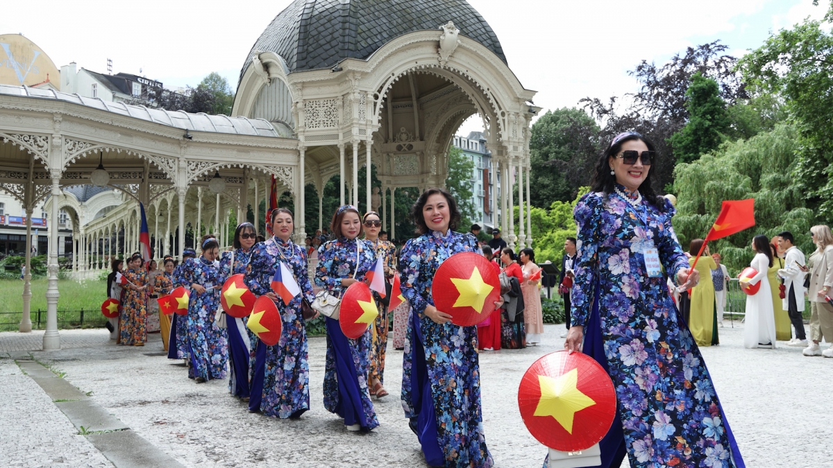 “Ngày hội quảng bá Văn hóa – Ẩm thực – Áo dài Việt Nam” là dịp quảng bá hình ảnh đất nước, con người Việt Nam giàu truyền thống, đậm đà bản sắc.