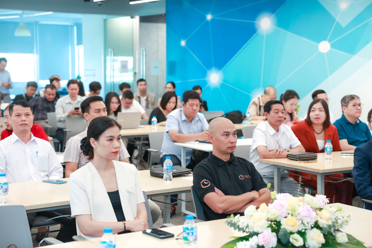 Các đại biểu tham dự sự kiện 