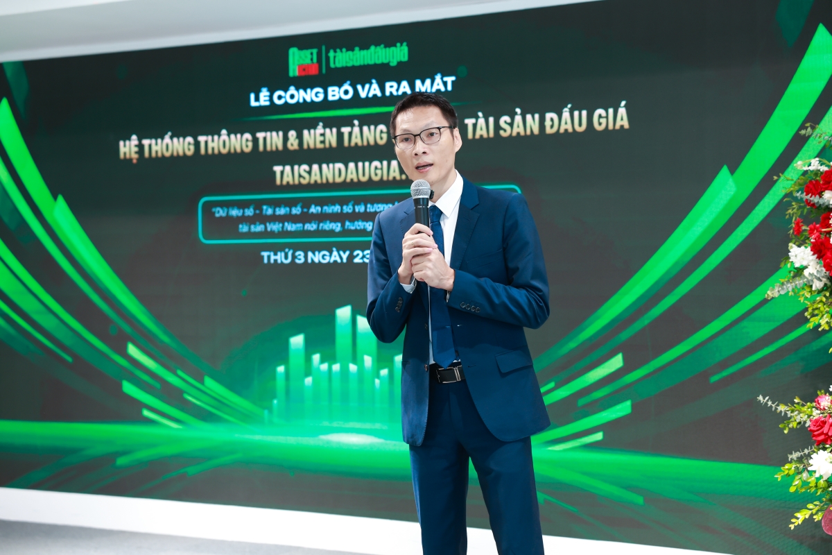 Ông Phạm Vũ Hiệp, kiến trúc sư trưởng dự án, giới thiệu về nền tảng tại lễ công bố