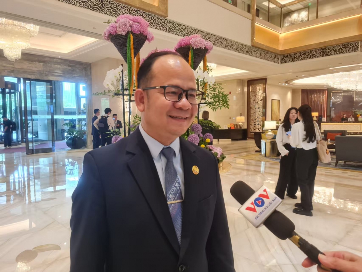 Ông Khammone Chanthachith, Ủy viên dự khuyết Trung ương, Phó Trưởng ban Tuyên huấn Trung ương Đảng Nhân dân Cách mạng Lào