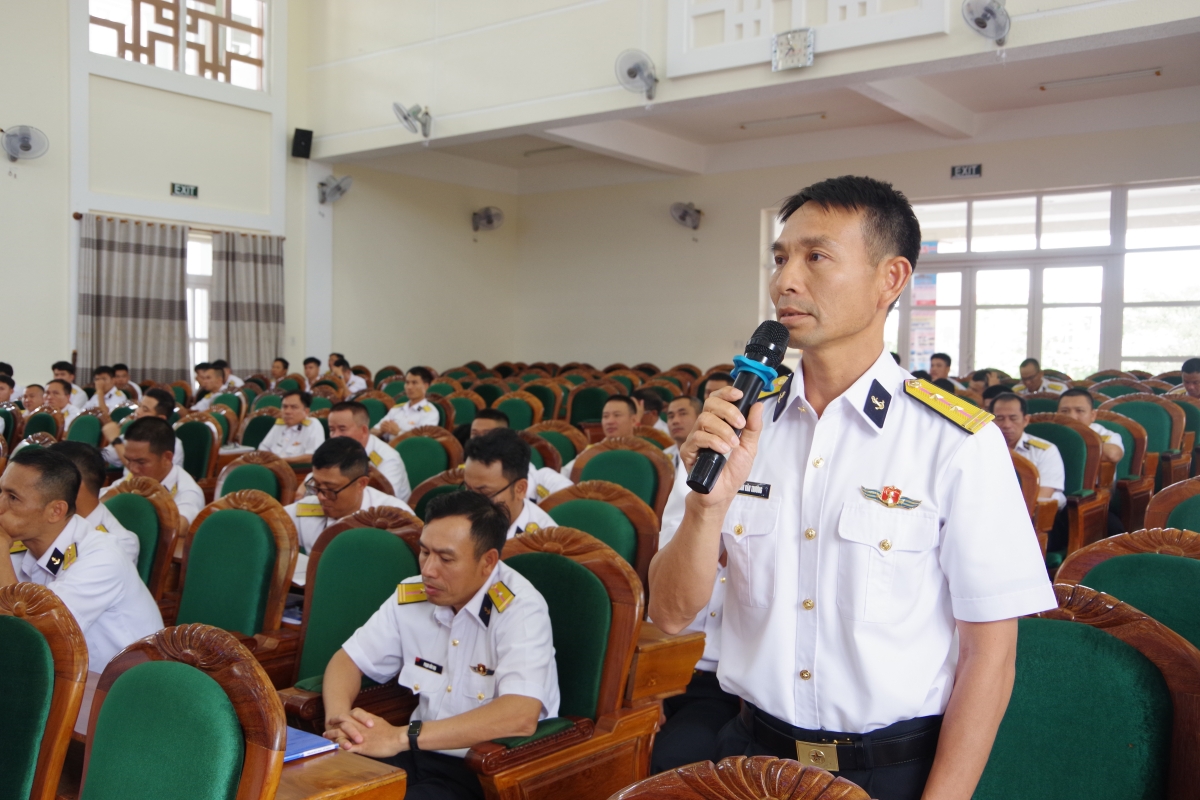 Quân nhân tham gia đối thoại dân chủ 