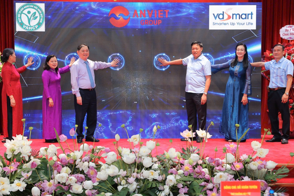 Ra mắt nền tảng khỏe đẹp 360 ứng dụng công nghệ AI hỗ trợ tư vấn nâng cao sức khỏe.