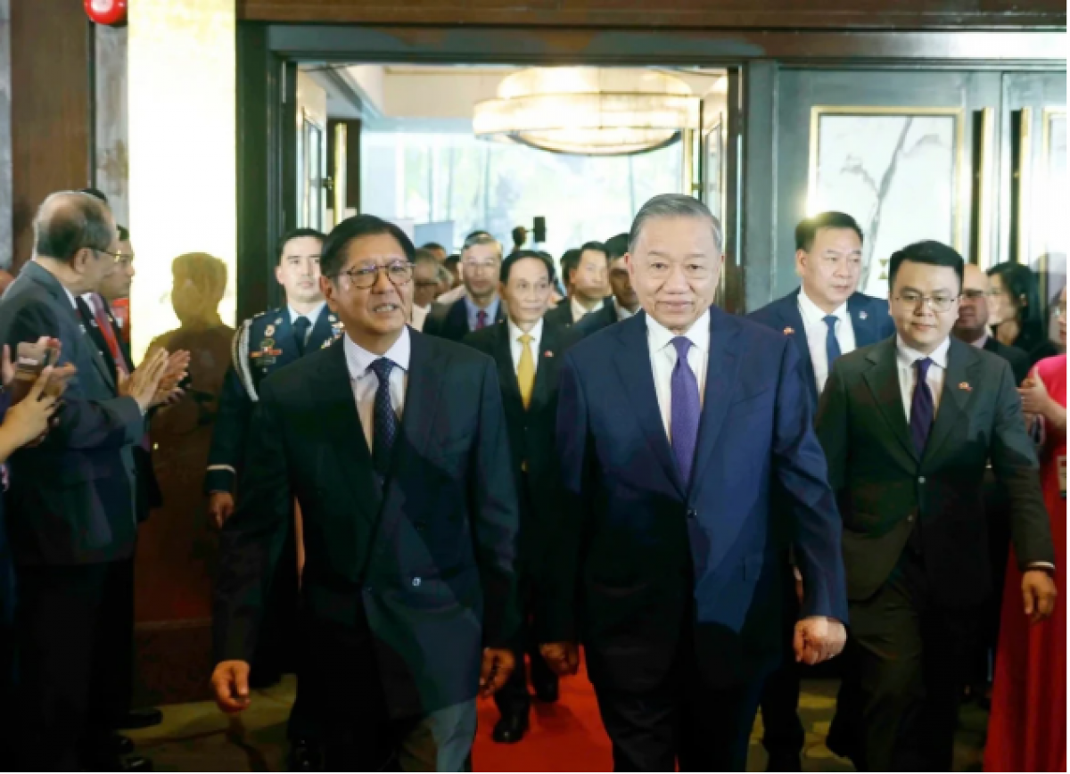 Tổng Bí thư, Chủ tịch nước Tô Lâm và Tổng thống Philippines Ferdinand Romualdez Marcos Jr. đến dự Diễn đàn Doanh nghiệp Việt Nam-Philippines. (Ảnh: TTXVN)
