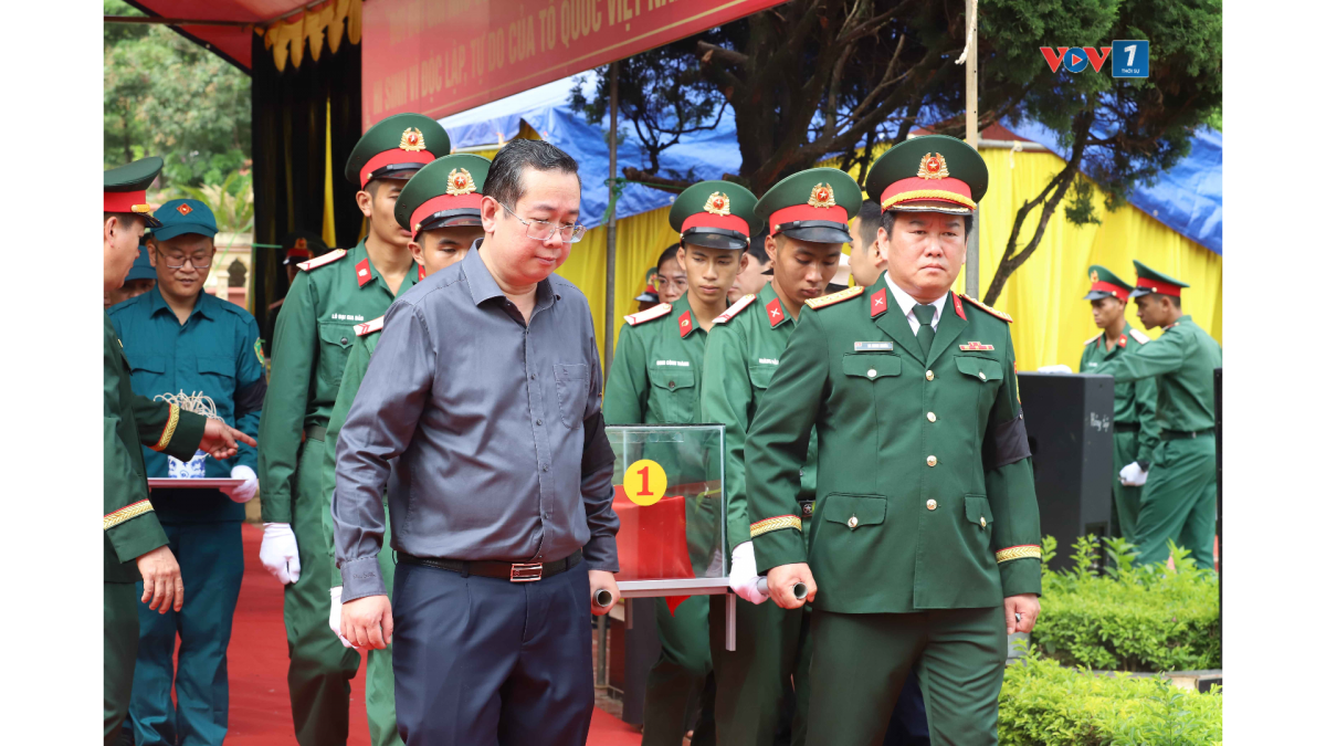 Tại Nghĩa trang liệt sĩ Sơn La diễn ra lễ truy điệu và an táng 5 hài cốt liệt sĩ chưa xác định được danh tính