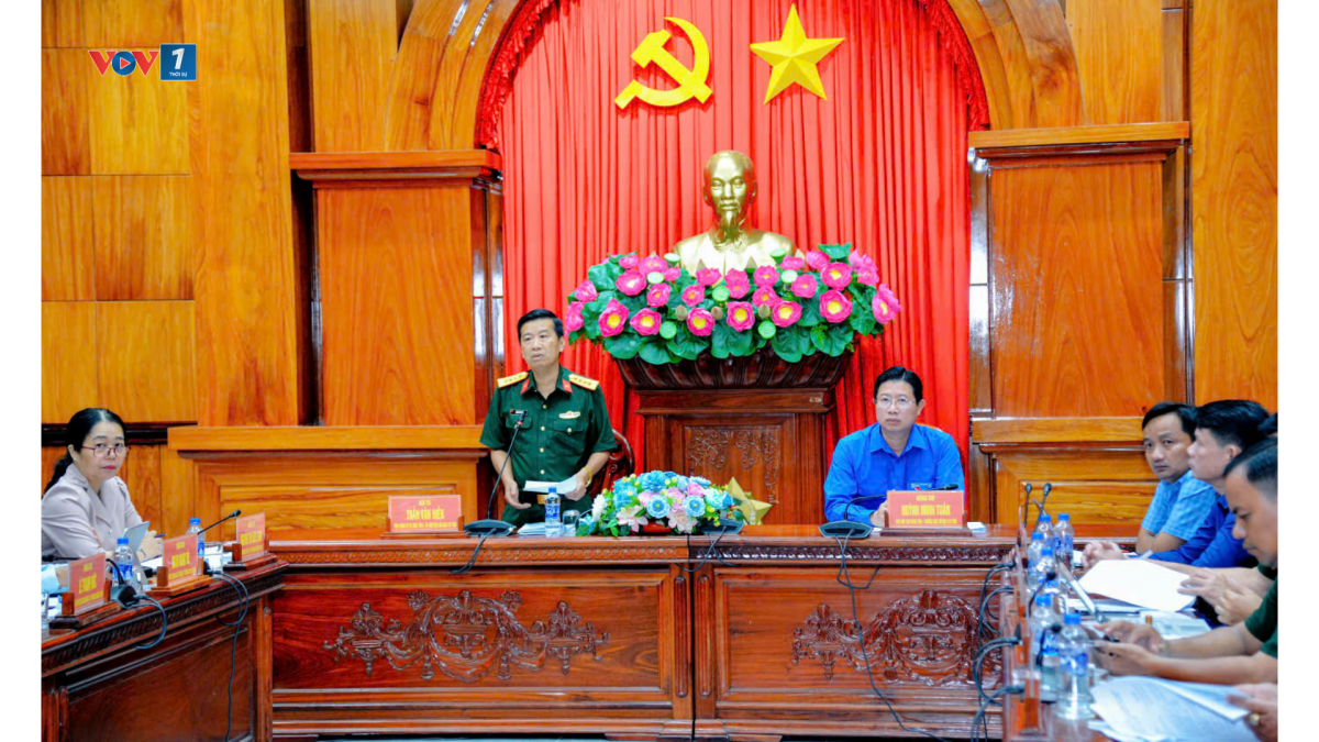 Lãnh đạo Bộ Chỉ huy quân sự tỉnh Đồng Tháp tham gia ý kiến tại hội nghị