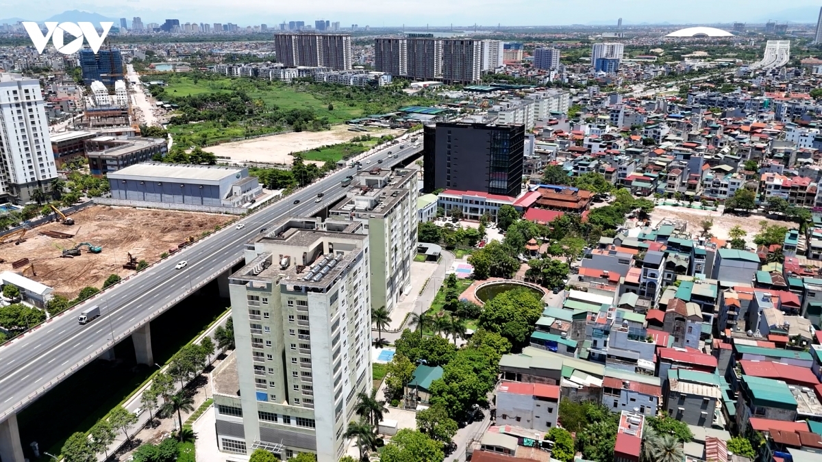 Chung cư Thượng Thanh (phường Việt Hưng) nằm cạnh Quốc lộ 5 kéo dài