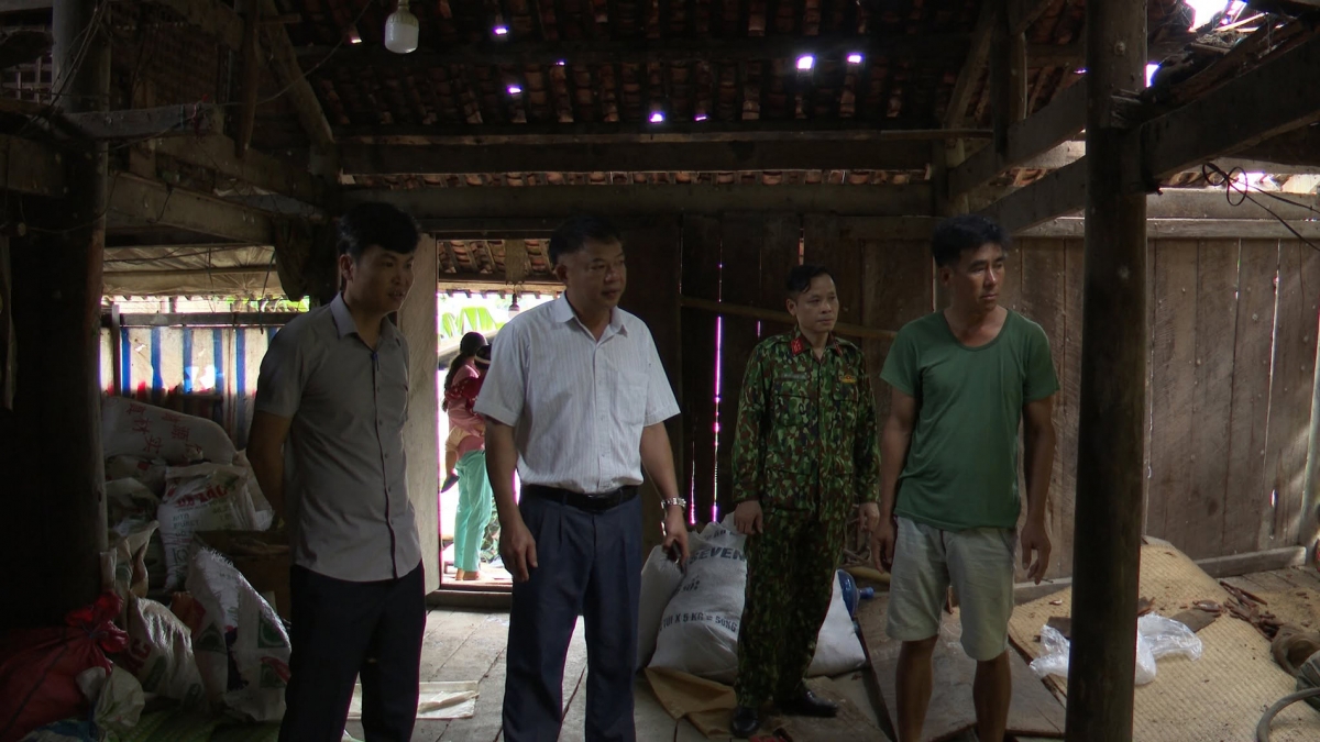 Lãnh đạo xã Quảng Uyên cùng các lực lượng chức năng đã khẩn trương kiểm tra, đánh giá hiện trạng để báo cáo cấp trên có phương án xử lý kịp thời và động viên gia đình di dời sang khu vực khác an toàn