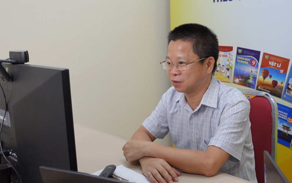 Báo cáo viên thực hiện tập huấn theo hình thức trực tuyến_Ảnh Nhà xuất bản Giáo dục Việt Nam