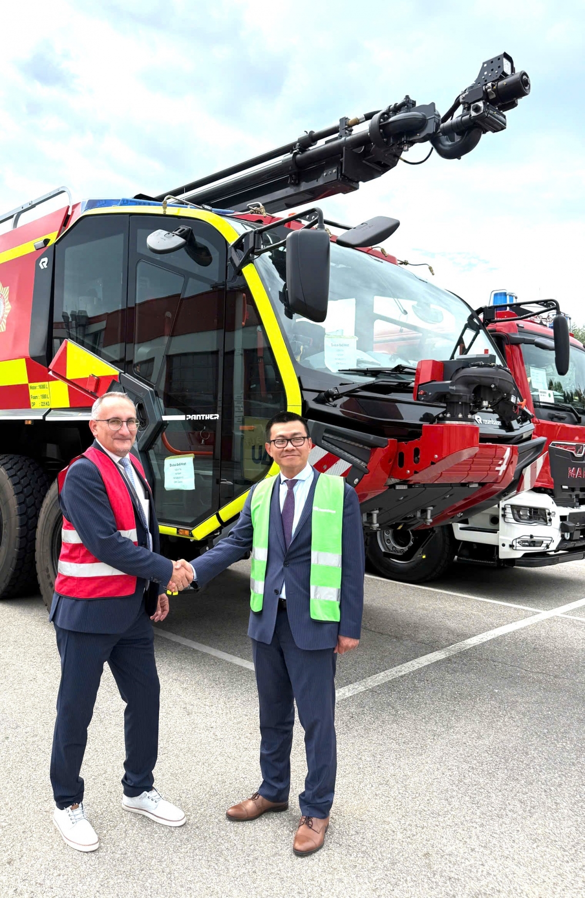 Đại sứ Vũ Lê Thái Hoàng cùng cùng lãnh đạo Tập đoàn Rosenbauer