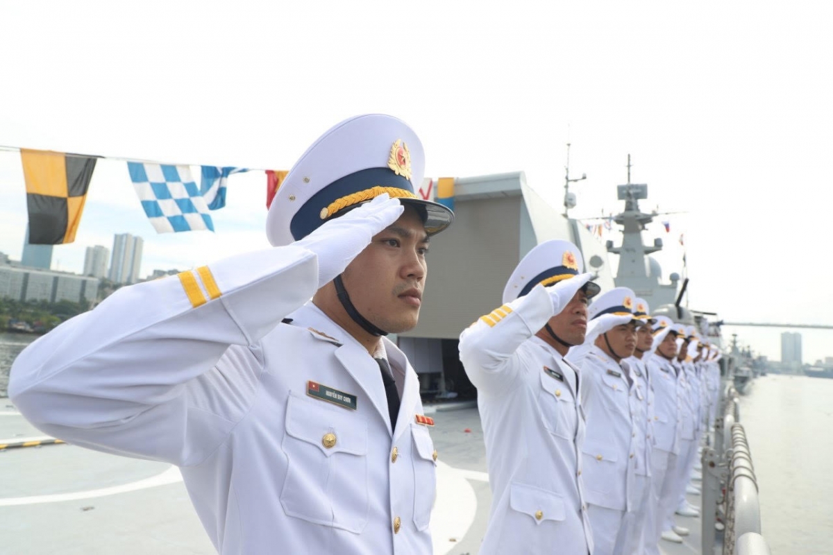 Hải quân Việt Nam tham gia duyệt binh tàu tại Nga. (Ảnh: Đặng Tùng)