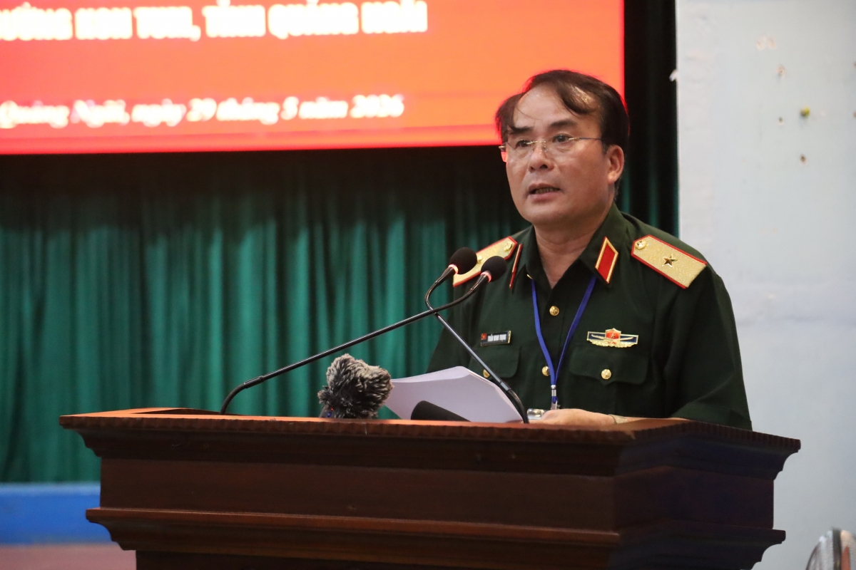 Thiếu tướng Trần Minh Trọng, Phó Chính ủy Quân khu 5, Trưởng ban Chỉ đạo 515 Quân khu 5 phát biểu tại hội thảo.
