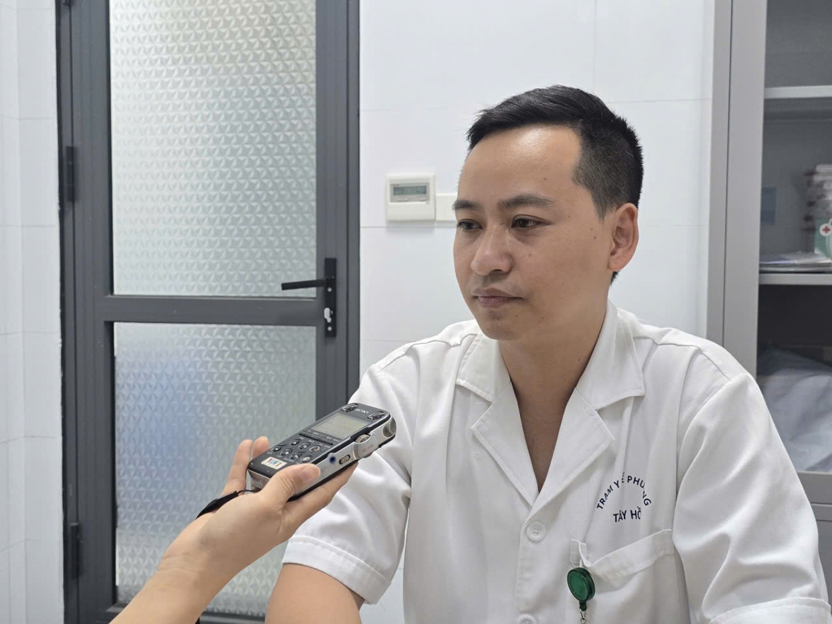 Bác sĩ Hy Việt Anh, Phó trưởng Phòng khám đa khoa 695 Lạc Long Quân - Trạm Y tế phường Tây Hồ, Hà Nội trả lời phỏng vấn VOV