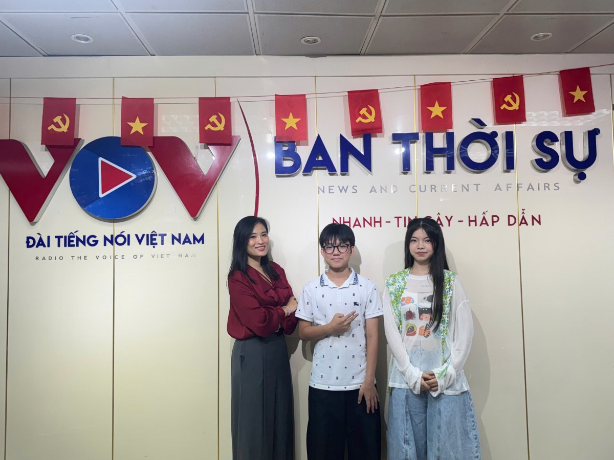 Bảo Anh và Văn Khôi là khách mời đặc biệt của chương trình "Chát với người nổi tiếng" của Ban Thời sự, Đài Tiếng nói Việt Nam.