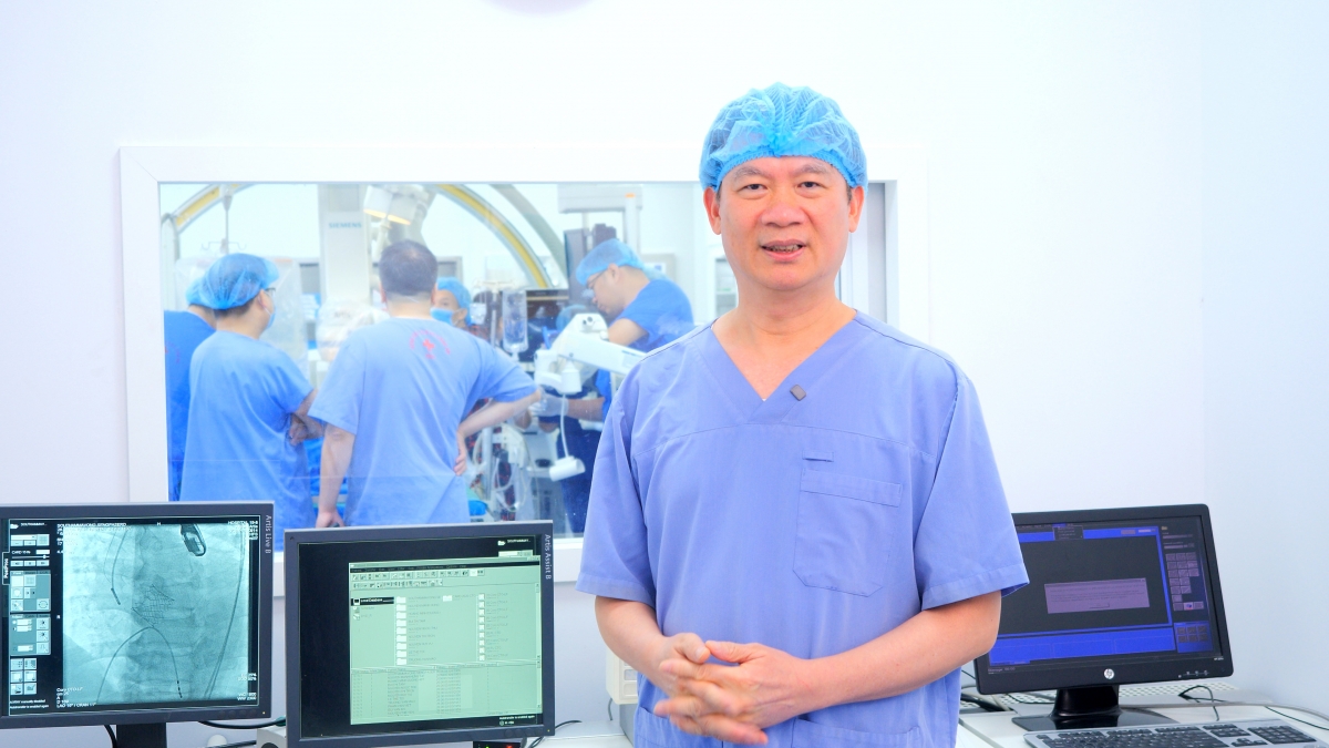GS.TS Phạm Mạnh Hùng - Viện trưởng Viện Tim mạch, Bệnh viện 19-8 - Chủ nhiệm Bộ môn Tim mạch, Trường Đại học Y Hà Nội. 