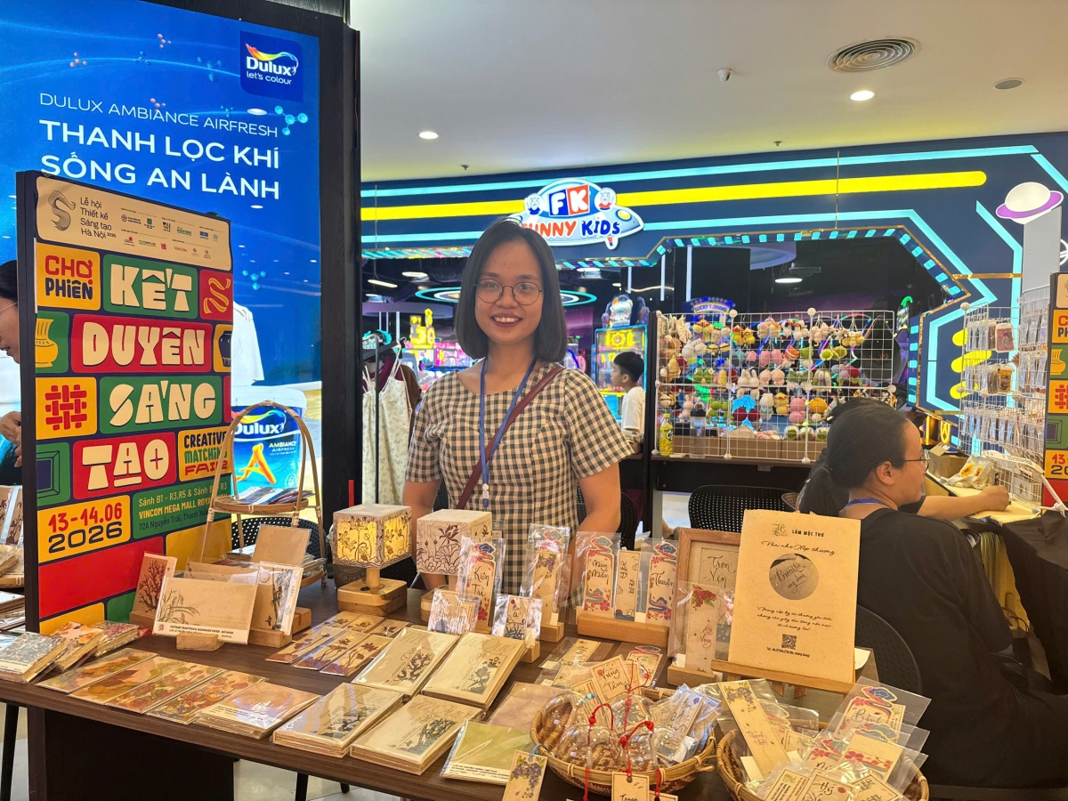 Chợ phiên Kết duyên sáng tạo có sự góp mặt của nhiều doanh nghiệp hoạt động trong lĩnh vực văn hoá với những sản phẩm độc đáo lấy cảm hứng từ văn hoá Việt Nam