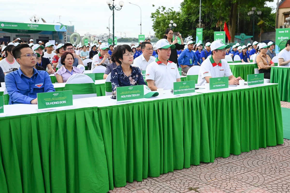 Các đại biểu tham dự sự kiện