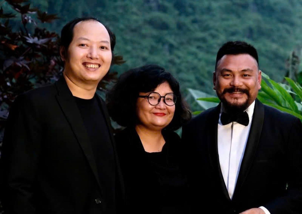 Bộ ba nghệ sỹ tài năng nhạc sĩ Đặng Tuệ Nguyên, nghệ sĩ piano Phó An My và nghệ sĩ saxophone Quyền Thiện Đắc (từ trái qua phải).