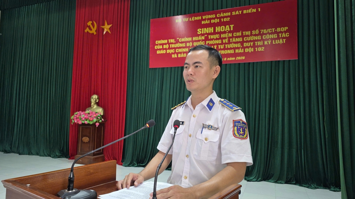 Đại diện Hải đội bộ và các tàu phát biểu nhiều ý kiến tâm huyết, thẳng thắn tại buổi sinh hoạt.