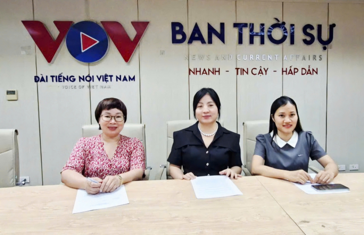 Khách mời, bà Trần Thị Dinh- Điều phối Văn phòng Liên lạc Khoa học bang Sachsen (CHLB Đức) tại Việt Nam