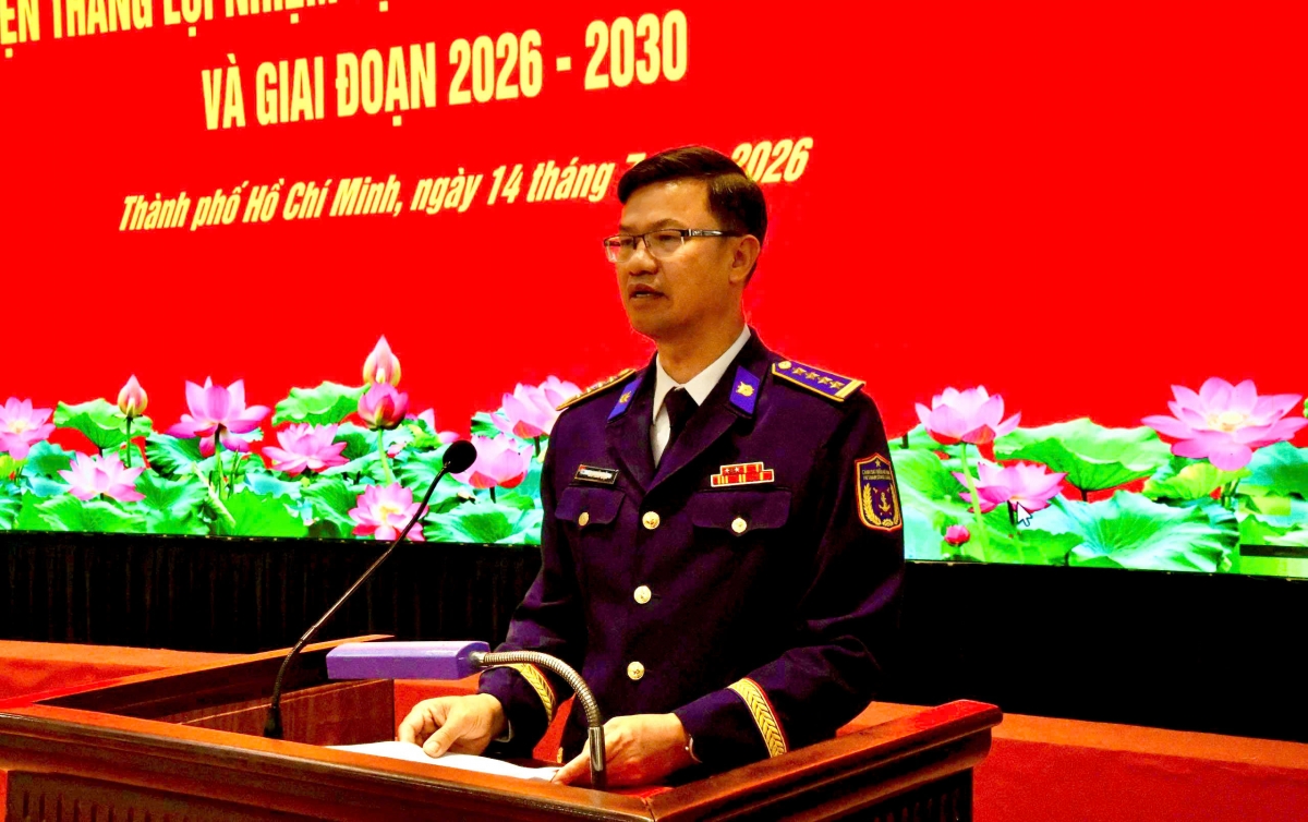 Đại tá Cao Xuân Quận, Phó Chính ủy Bộ Tư lệnh Vùng Cảnh sát biển 3 phát biểu tại buổi lễ