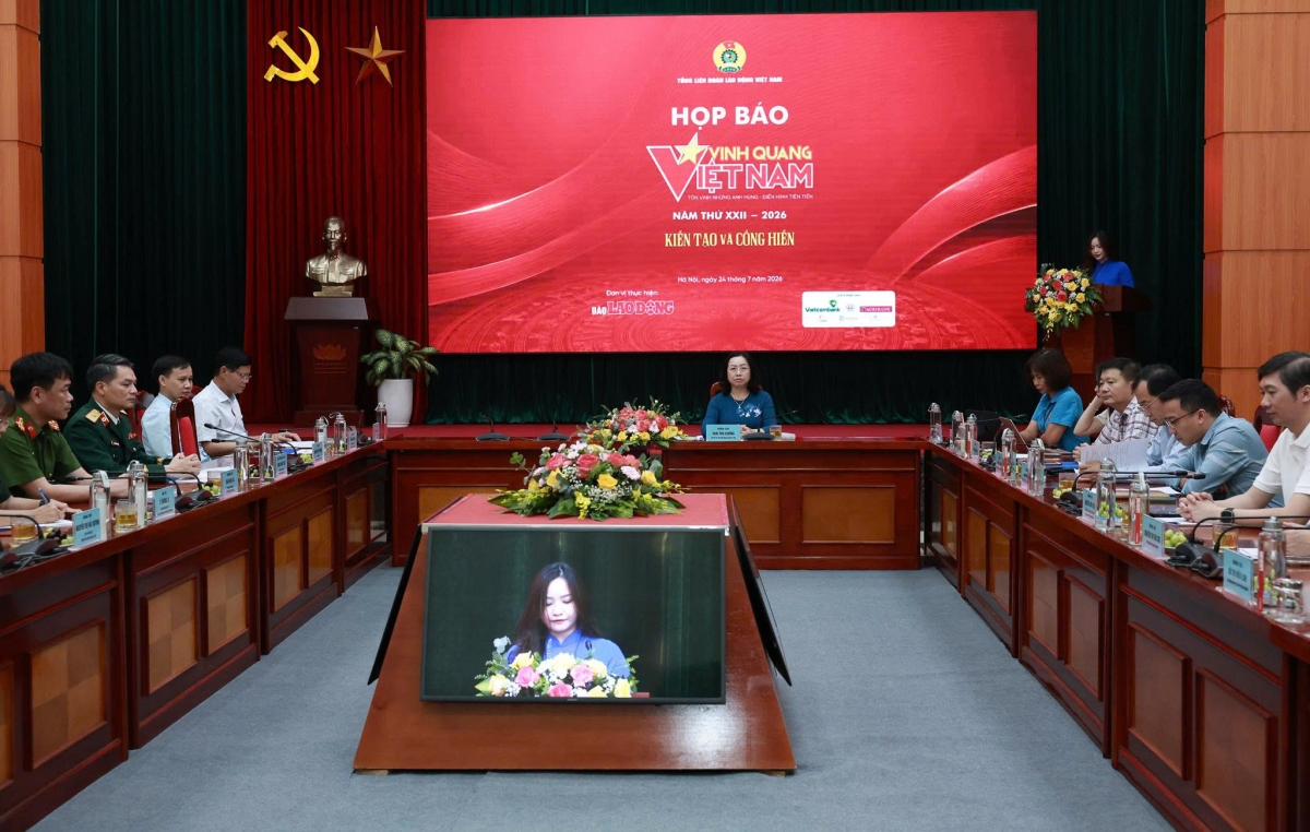 Chương trình năm nay tôn vinh 13 điển hình tiên tiến, gồm 8 tập thể và 5 cá nhân xuất sắc. 