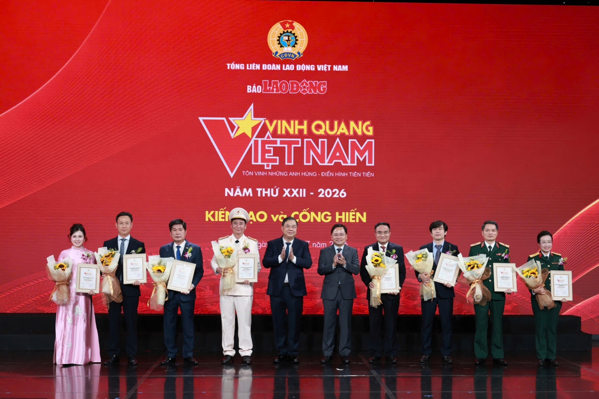 Đại diện 8 tập thể được vinh danh tại "Vinh quang Việt Nam" năm 2026